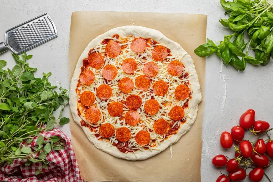 Pepperoni na pizzy - ile go dodać i z czym najlepiej smakuje?